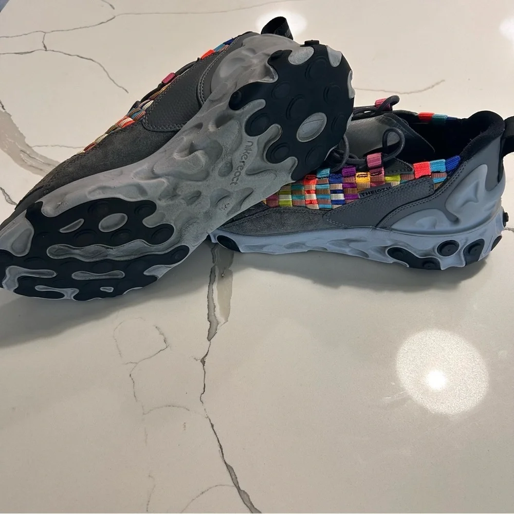 Nike React Sertu AT5301-004 Iron Grey Multi Sz 9.5 Running Shoes Rare Colorway